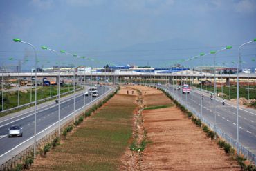 Vỡ mộng” bất động sản trên đại lộ Thăng Long”